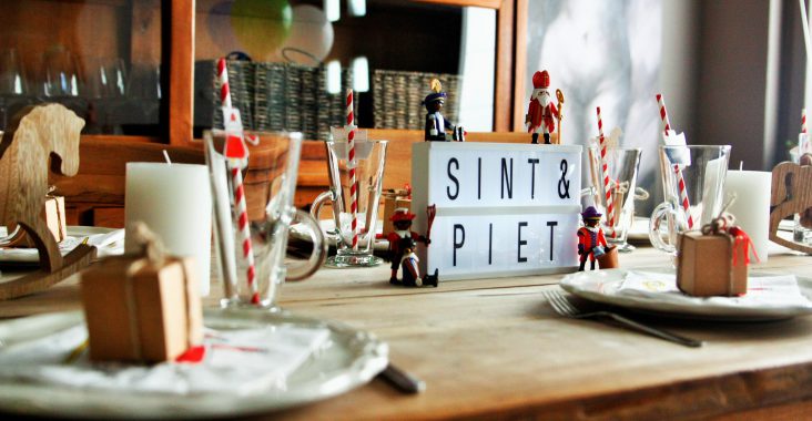 sinterklaas en zwarte piet tafeldekking decoratie playmobil cadeau