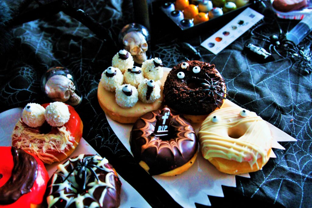 halloween chocolade halloween trick or treat chocoladebezorgd jawszie bites royal donuts vilvoorde halloween donuts halloween cookies (2)