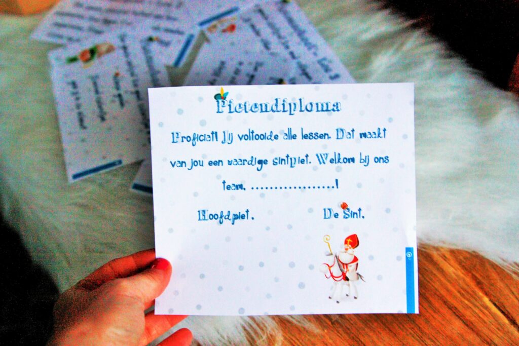 sintactiviteit sintspel sintenpiet sinterklaas sinterklaasfeest diy sint sintpret pietenschool sintbezigheid (2)
