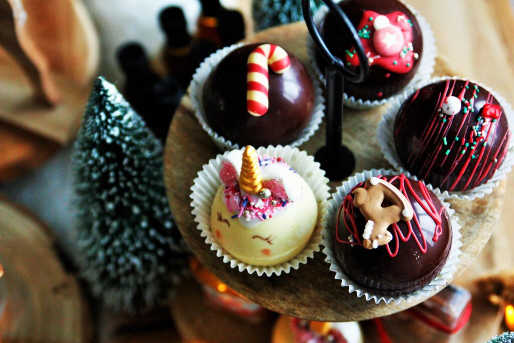 diy chocolate bar soeplesse chocolate bomb monin siropen baileys notenshop kerstbar hot chocolate bar kersttafel