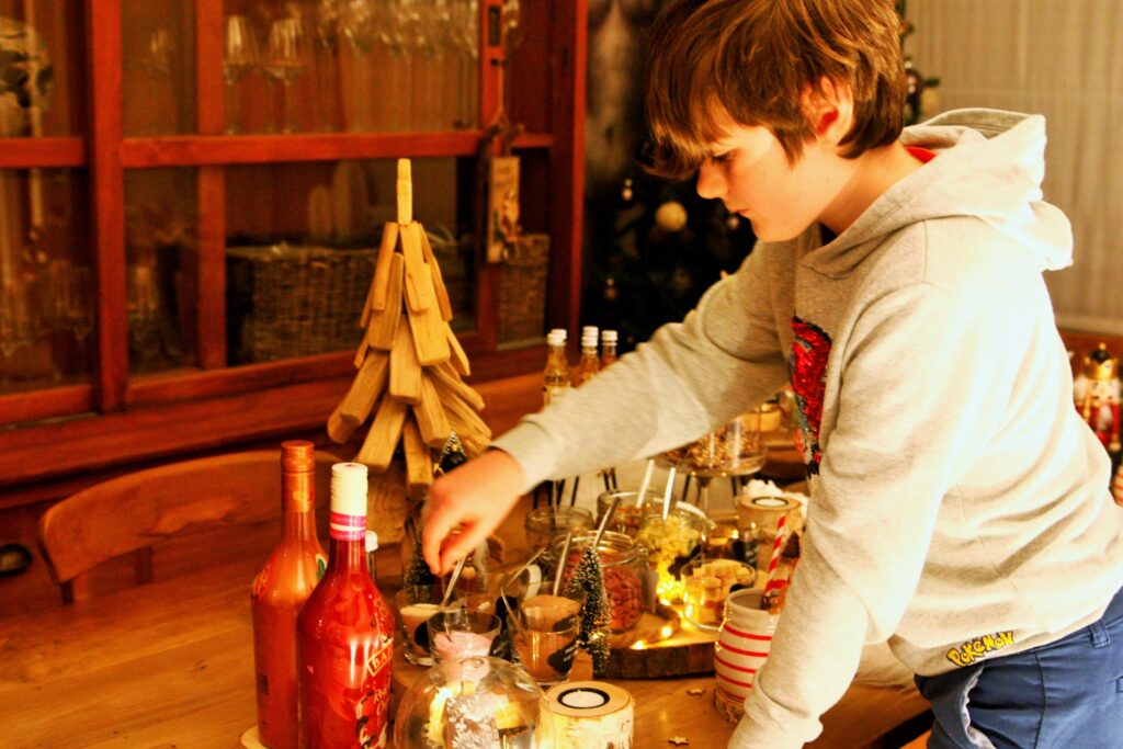 diy chocolate bar soeplesse chocolate bomb monin siropen baileys notenshop kerstbar hot chocolate bar kersttafel