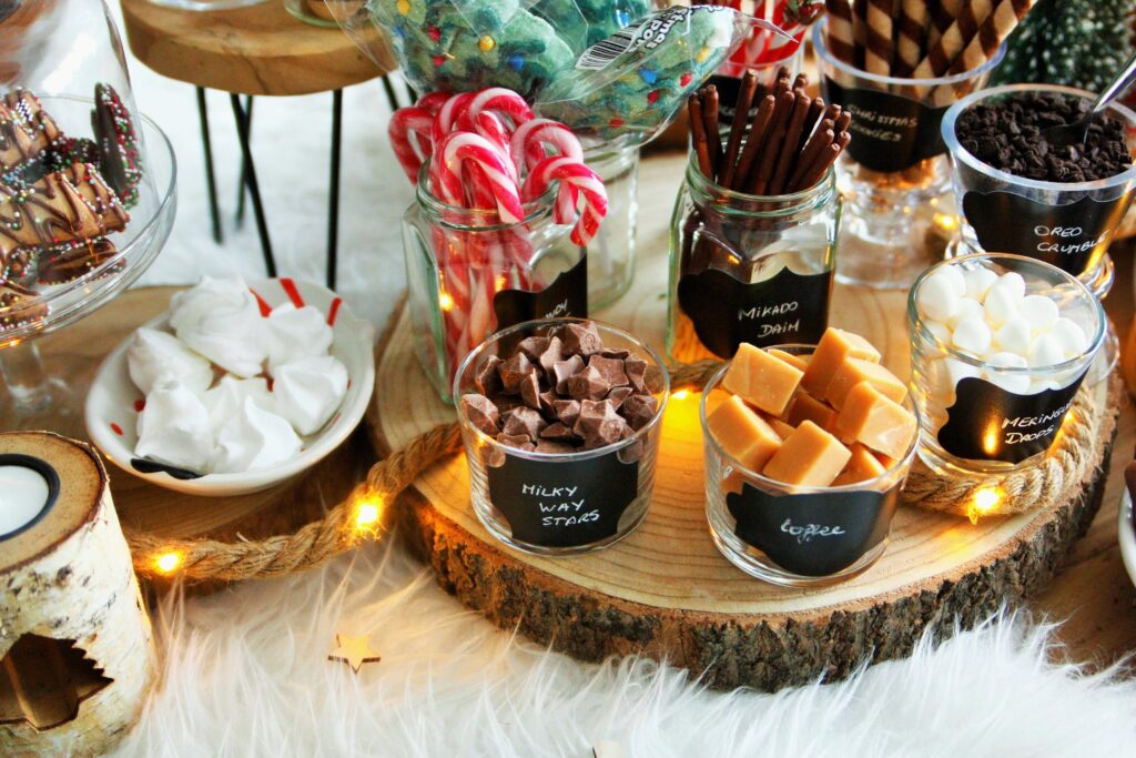 diy chocolate bar soeplesse chocolate bomb monin siropen baileys notenshop kerstbar hot chocolate bar kersttafel